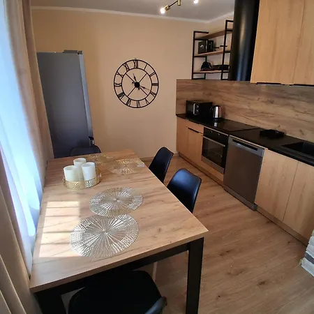 Uminskiego Spacious Апартаменти Познань